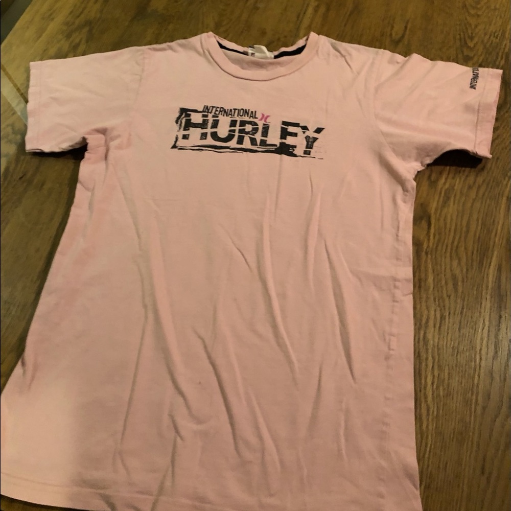 Light pink reversible Hurley t-shirt